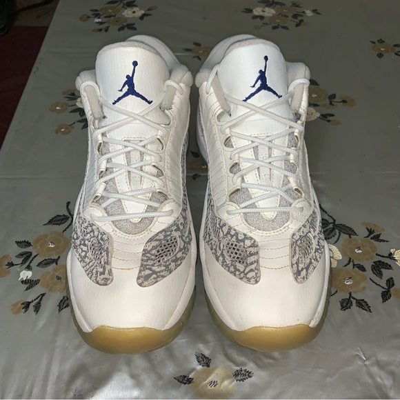 Nike Air Jordan XI 11 Retro Low Size 7Y Youth Basketball Sneakers Gray NBA - Picture 2 of 10